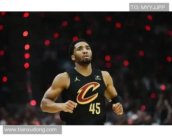 詹姆斯米切尔荣膺月最佳球员状元新秀表现出色获最佳新秀称号